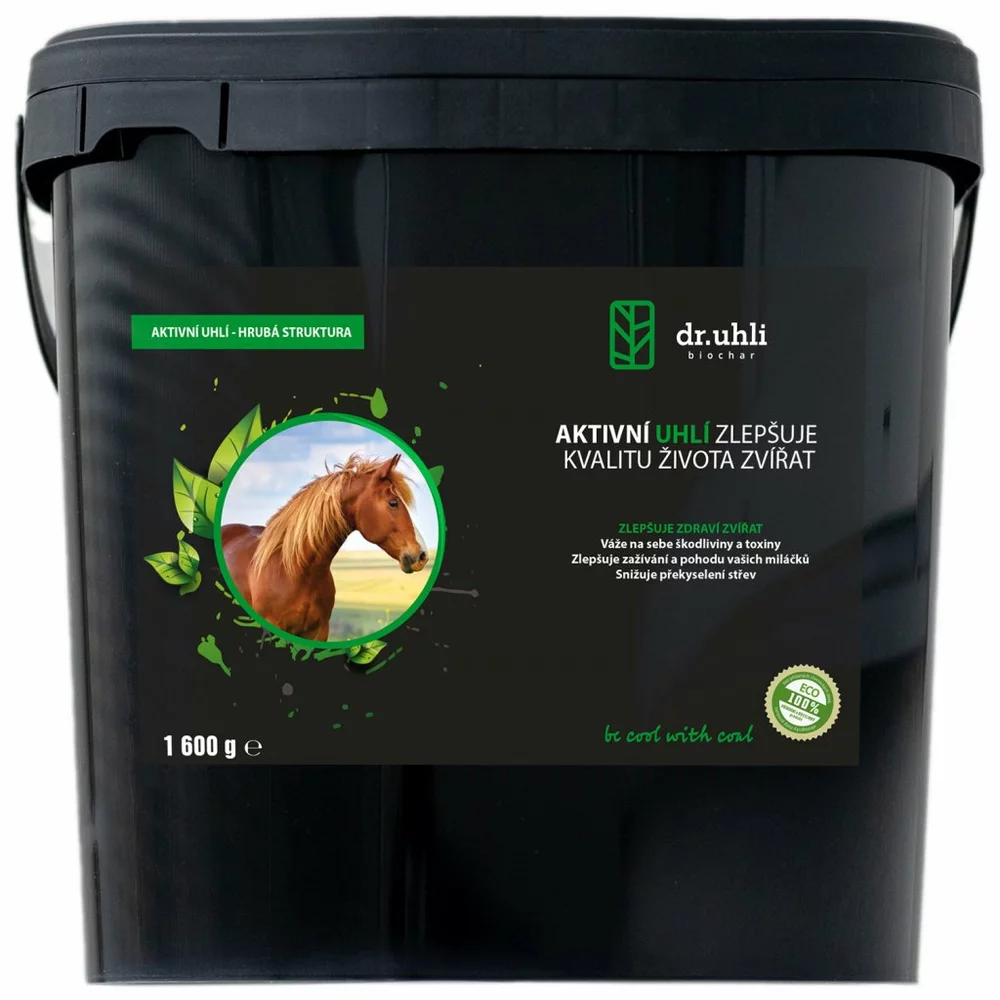 Biochar 1600 g – hrubé aktivní uhlí pro koně (Větší, 11 litrové balení hruběji drceného biocharu o velikosti 1-25 mm, který se hodí pro větší zvířata)